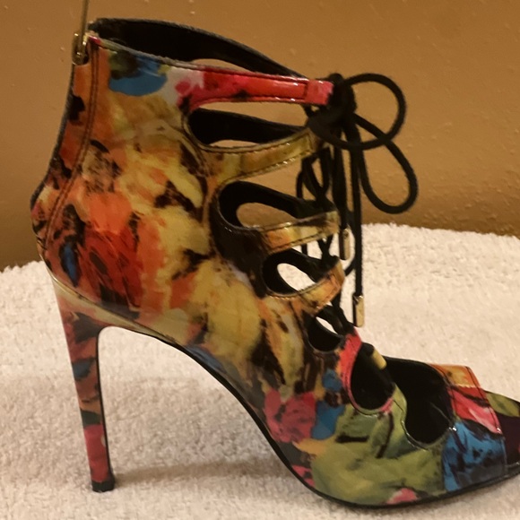 Steve Madden Printed Heels - Picture 1 of 8
